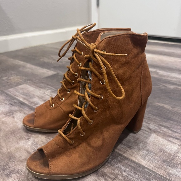 Women’s Brown Lace-Up Peep Toe Ankle Boots - Picture 1 of 4